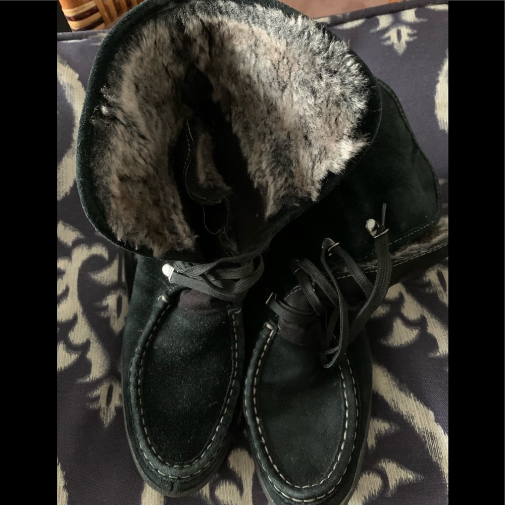 🔥FREE WITH PURCHASE- ISO Boots Sz 8.5